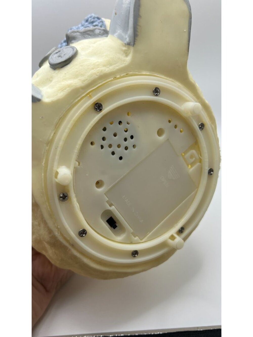 Snowman Figurine With Guitar Gray Knit Hat & Scarf Winter Decor 2001 8" Tall - Picture 7 of 7